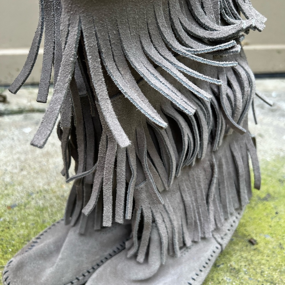 like new minnetonka boots